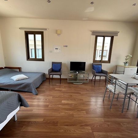 Extremely Comfy Apt With Spacious Private Terrace 10Min Walk To The Beach & In Town Lárnaca Exterior foto