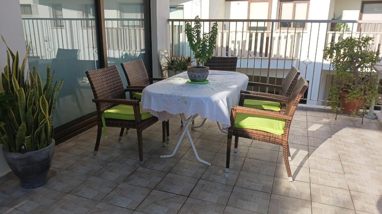 Extremely Comfy Apt With Spacious Private Terrace 10Min Walk To The Beach & In Town Lárnaca Exterior foto