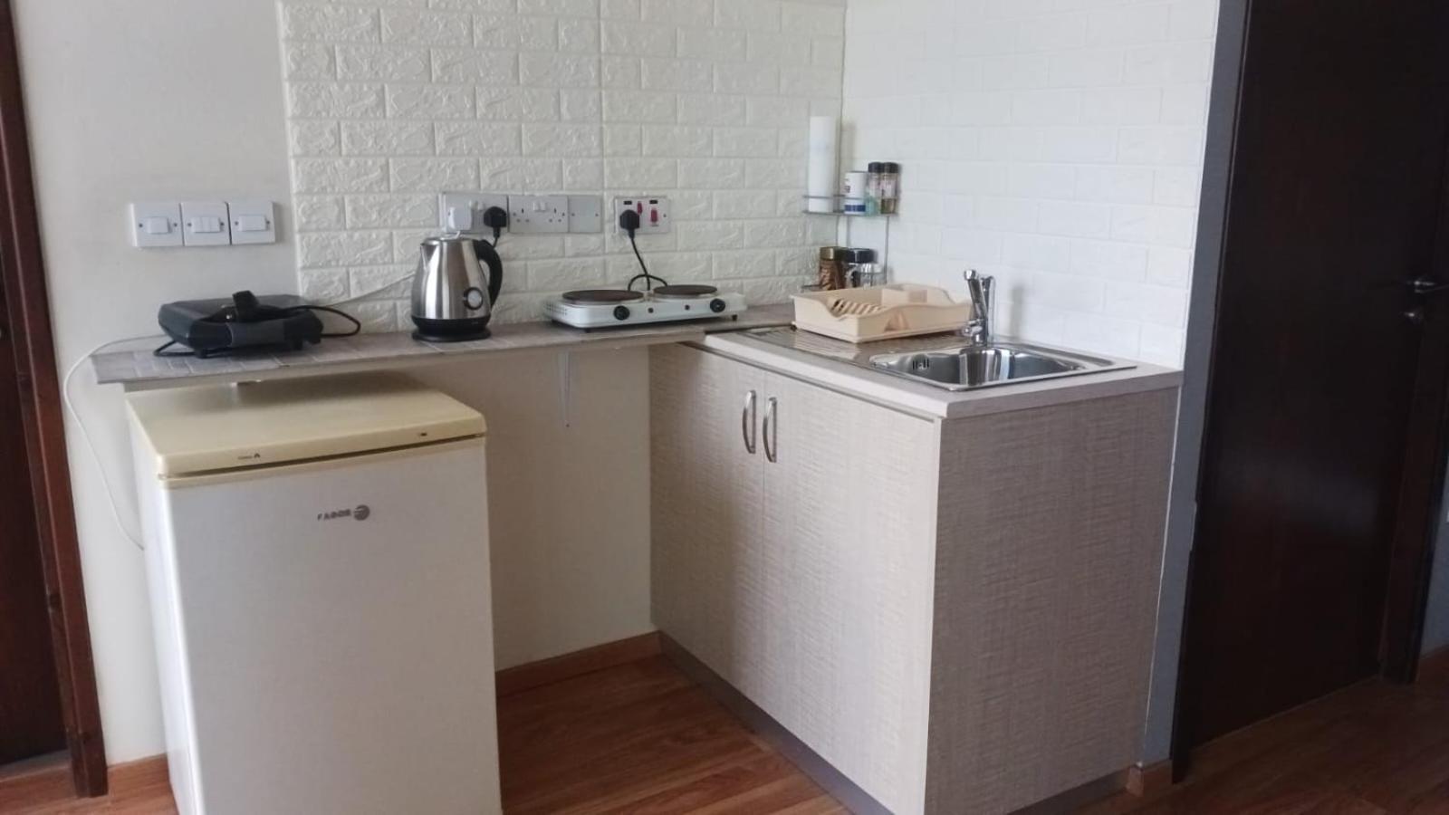 Extremely Comfy Apt With Spacious Private Terrace 10Min Walk To The Beach & In Town Lárnaca Exterior foto