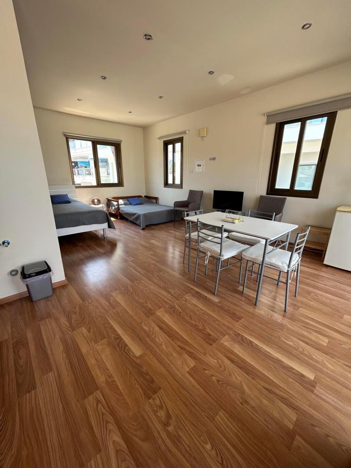 Extremely Comfy Apt With Spacious Private Terrace 10Min Walk To The Beach & In Town Lárnaca Exterior foto